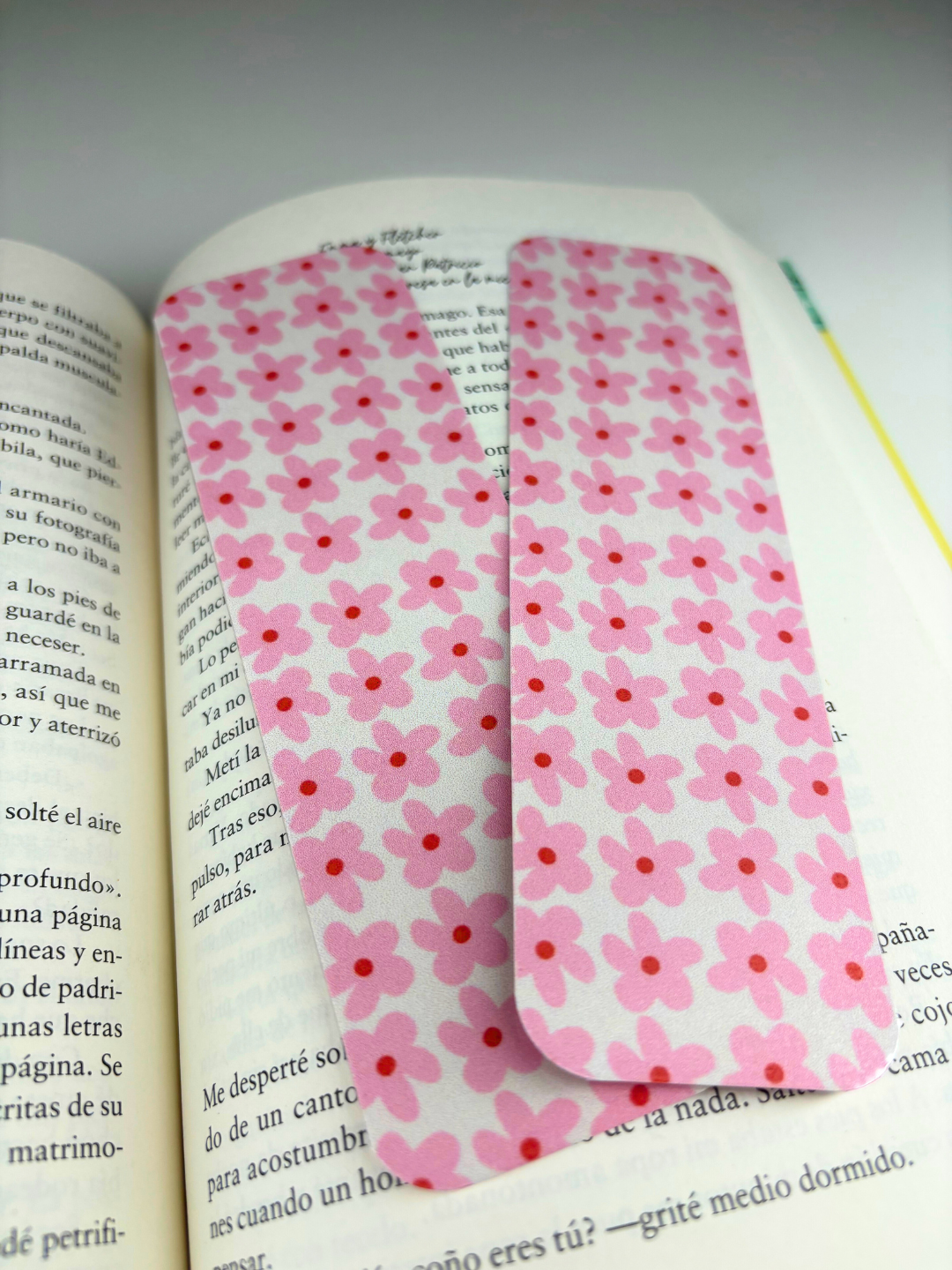 Pink Daisy Bookmark