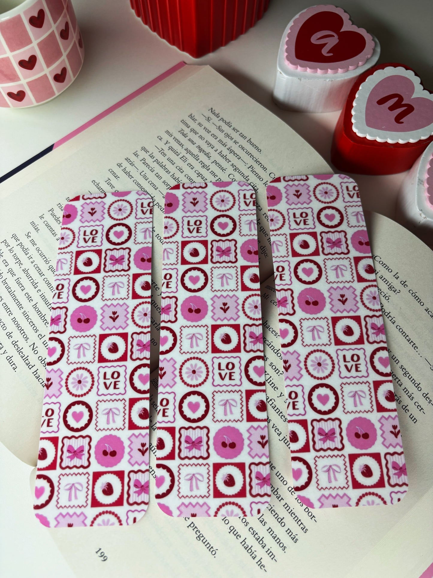 Hearts & Bows Bookmark